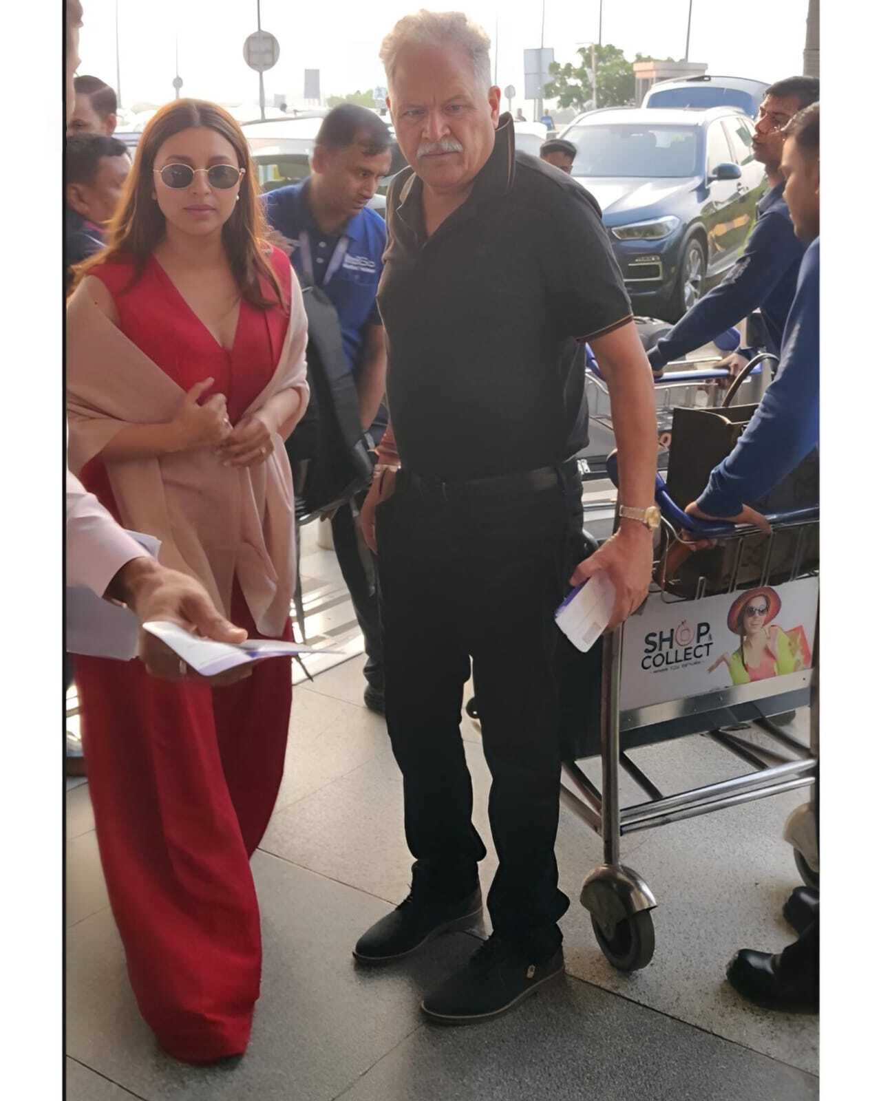 Parineeti Chopra was clicked with her father at the Delhi airport